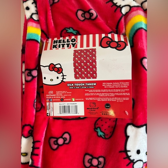 Hello Kitty Pink and Red Strawberry blanket - Picture 1 of 10